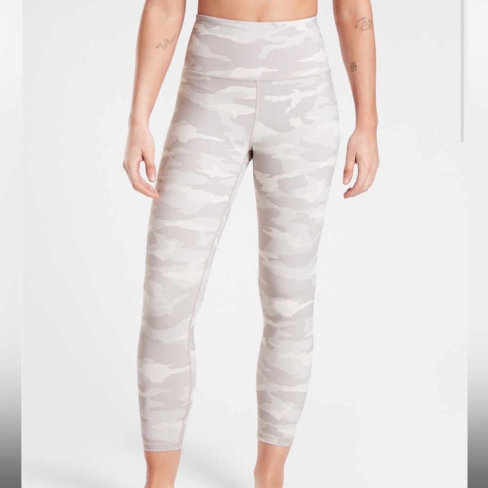 Athleta Elation 7/8 tight in Taupe Camo